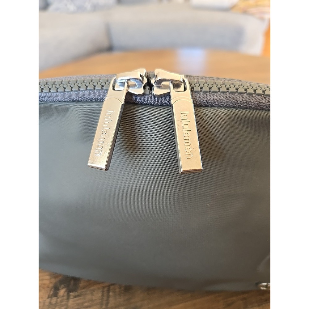 Lululemon Everywhere Adjustable Belt Bag 1L NWOT ONE SIZE Double Zip Top Gray - Picture 4 of 11